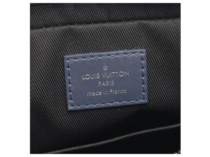 Bolsa Louis Vuitton Duo Messenger Monogram Shadow Azul marinho - vista 4