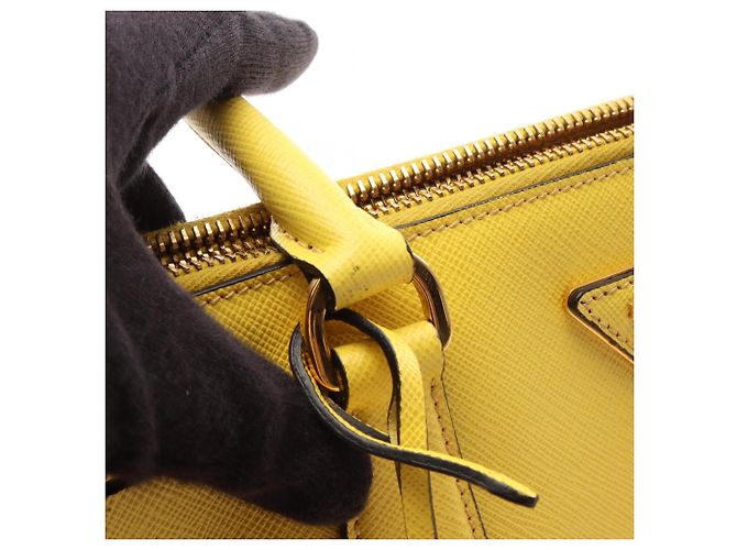 Borsa Tote 2-Way Prada Saffiano Lux Yellow Giallo - vista 10