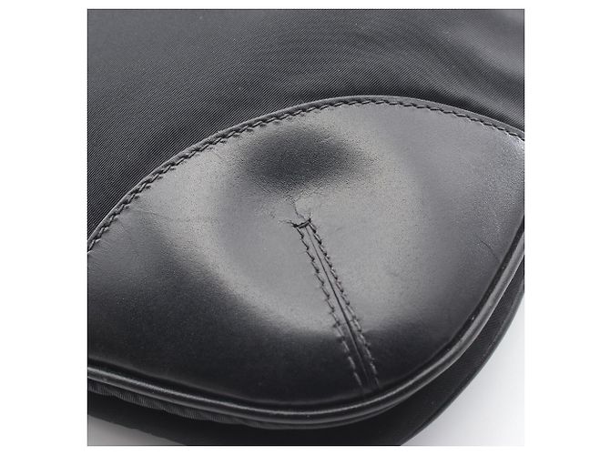 Bolsa de Ombro Prada Triangle Logo Preto - vista 8