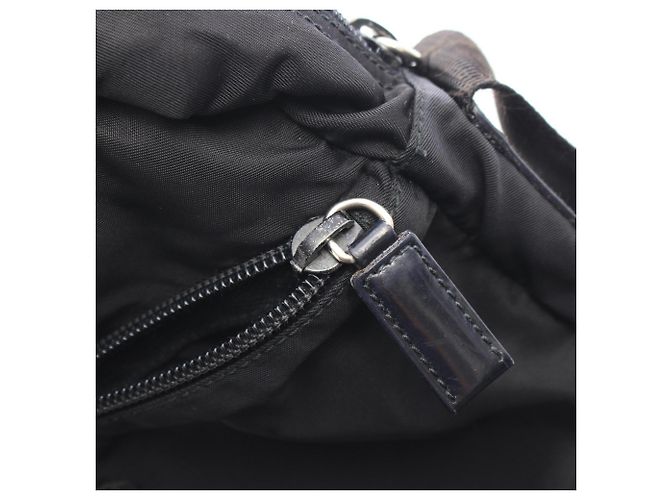 Borsa a tracolla Prada con logo triangolare in nero - vista 8