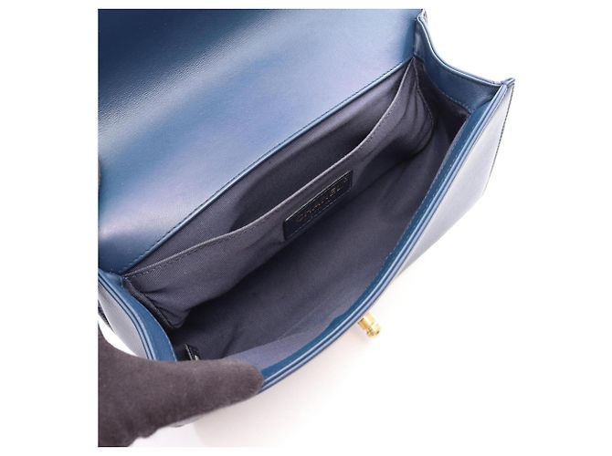 Borsa a tracolla Chanel Boy Chevron V-Stitch in pelle Blu Multicolore - vista 3