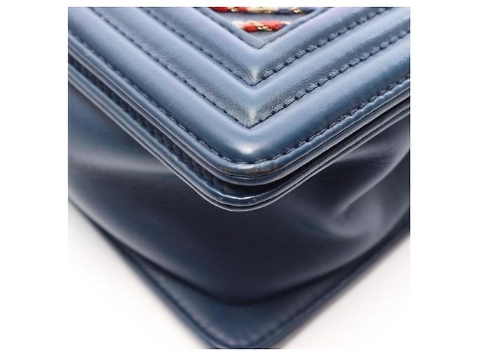 Borsa a tracolla Chanel Boy Chevron V-Stitch in pelle Blu Multicolore - vista 9
