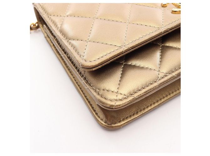 Borsa a tracolla Chanel Matelassé in pelle d'agnello dorata D'oro - vista 6