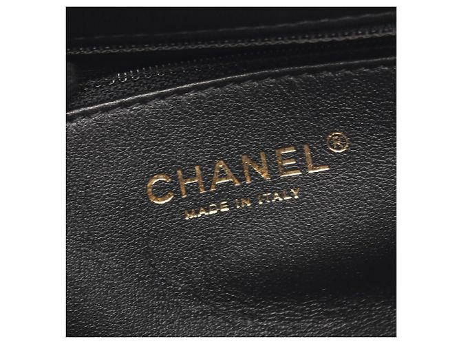 Timeless Borsa a tracolla Chanel Matelassé in pelle d'agnello nera Nero - vista 4