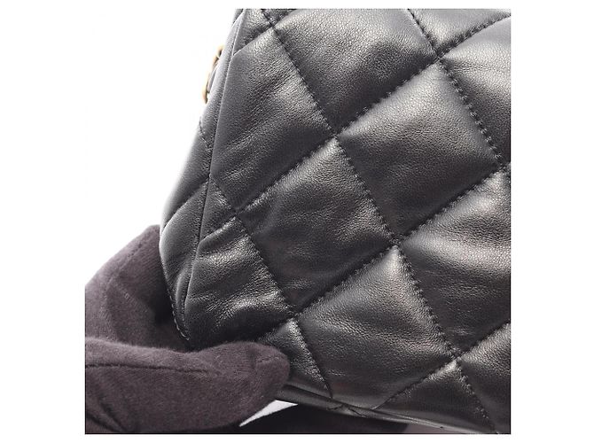 Borsa a tracolla Chanel Matelassé Heart Lock Nero - vista 11