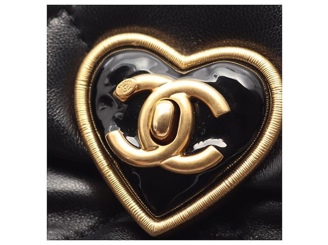 Borsa a tracolla Chanel Matelassé Heart Lock Nero - vista 12