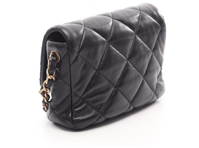 Borsa a tracolla Chanel Matelassé Heart Lock Nero - vista 2
