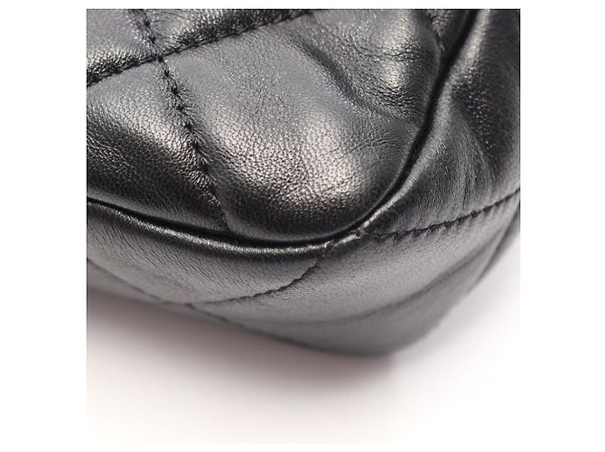Borsa a tracolla Chanel Matelassé Heart Lock Nero - vista 8