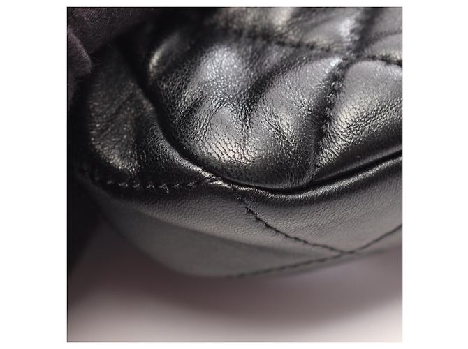 Borsa a tracolla Chanel Matelassé Heart Lock Nero - vista 9