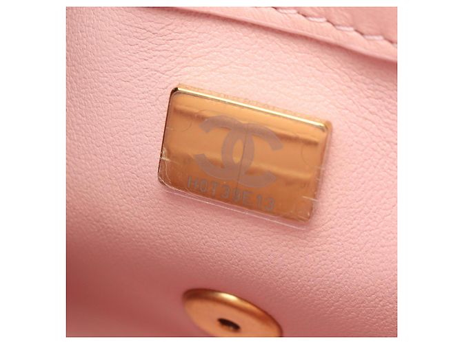 Borsa a tracolla Chanel Mini Matelassé in pelle d'agnello rosa - vista 5