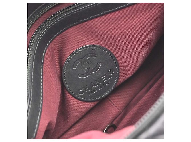 Chanel Expandable Flap Messenger Quilted Aged Calfskin Large Nero - vista 4