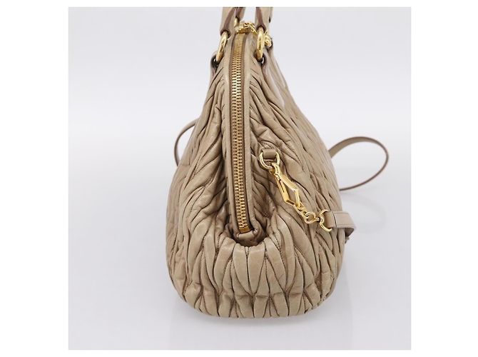 Borsa Convertible Dome Miu Miu in Pelle Matelassé Large Beige - vista 5