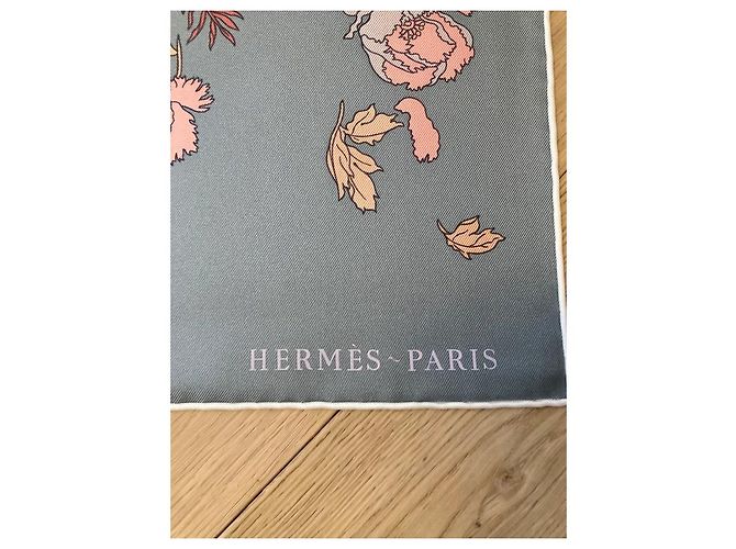 Carré Hermès in seta Twill Robe Légère Rosa Rosso Multicolore Beige Arancione Grigio - vista 3