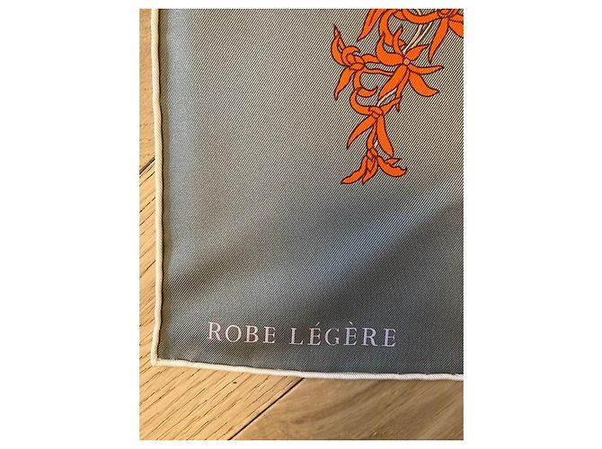 Carré Hermès in seta Twill Robe Légère Rosa Rosso Multicolore Beige Arancione Grigio - vista 6