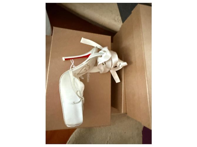 Christian Louboutin Satin High Heels Weiß - Ansicht 3