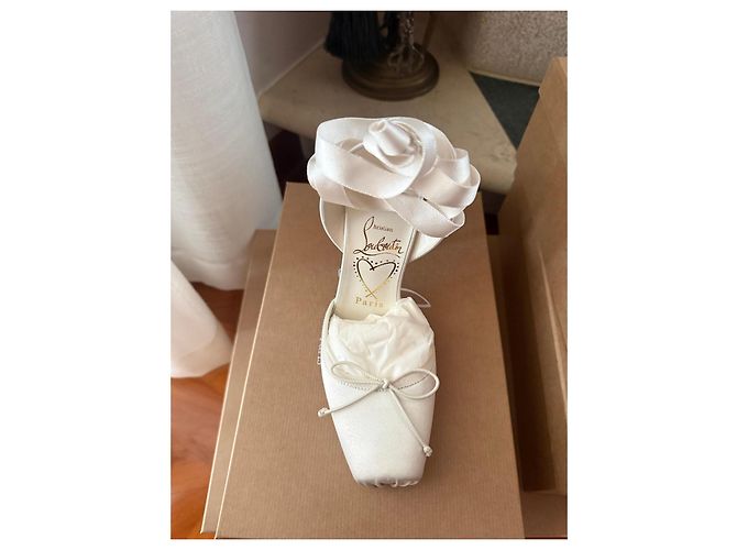 Christian Louboutin Satin High Heels Weiß - Ansicht 6