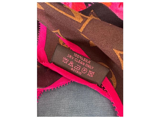 Lenço de Seda Louis Vuitton Monogram Rose Marrom Rosa Vermelho Verde - vista 3