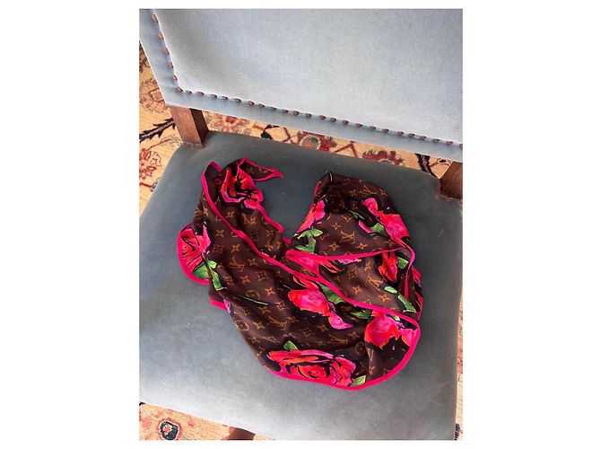 Lenço de Seda Louis Vuitton Monogram Rose Marrom Rosa Vermelho Verde - vista 5