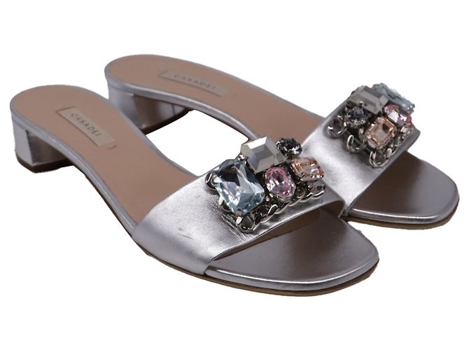 Casadei Pantoletten aus metallic-silbernem Leder mit Kristallbesatz Metallisch - Ansicht 3