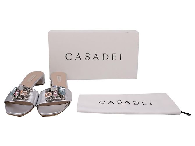 Casadei Pantoletten aus metallic-silbernem Leder mit Kristallbesatz Metallisch - Ansicht 6
