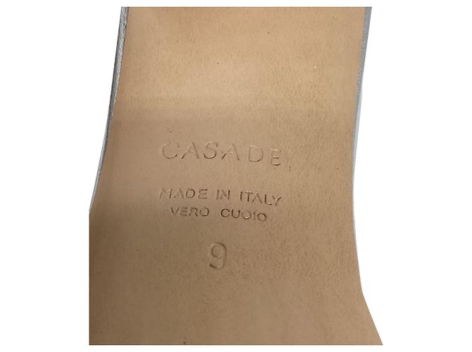 Casadei Pantoletten aus metallic-silbernem Leder mit Kristallbesatz Metallisch - Ansicht 7