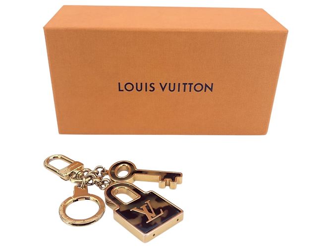 Louis Vuitton Porte-clés breloque de sac en résine écaille de tortue et ton or Doré - vue 2