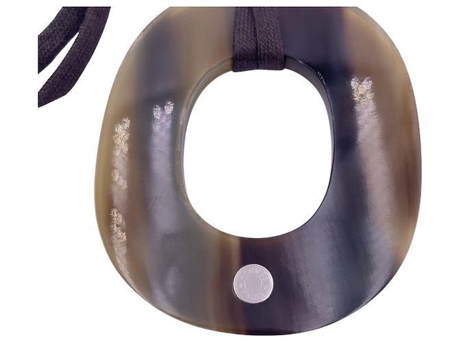 Hermès Collana con pendente ovale Isthme in corno di bufalo marrone Hermes - vista 5