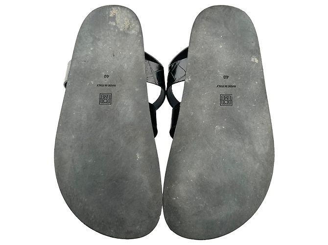 Totême Sandálias slingback Toteme em pele com efeito de crocodilo em preto - vista 9