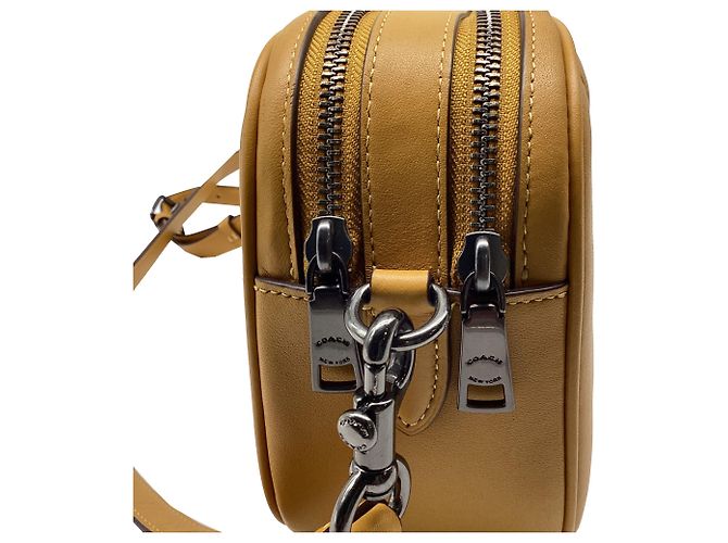 Bolsa Camera Coach Jes acolchoada com zíper duplo em couro amarelo - vista 15