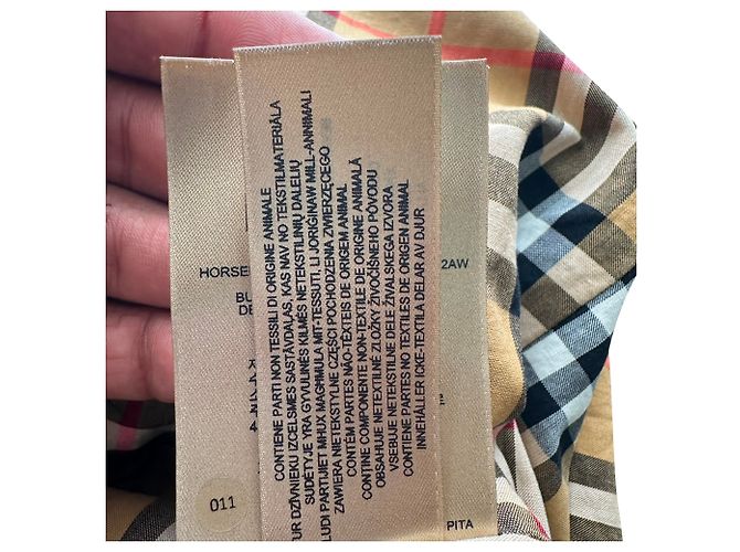 Gabardina Burberry Bradfield con botonadura doble en algodón beige - vista 11