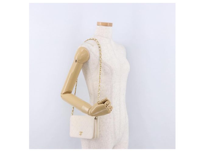 CHANEL Matelasse Chain Shoulder Bag Lamb Skin White Gold CC - vista 24
