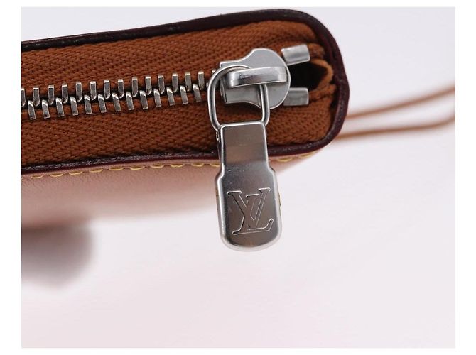 LOUIS VUITTON Nomad Neck Wallet Brown LV - vista 19