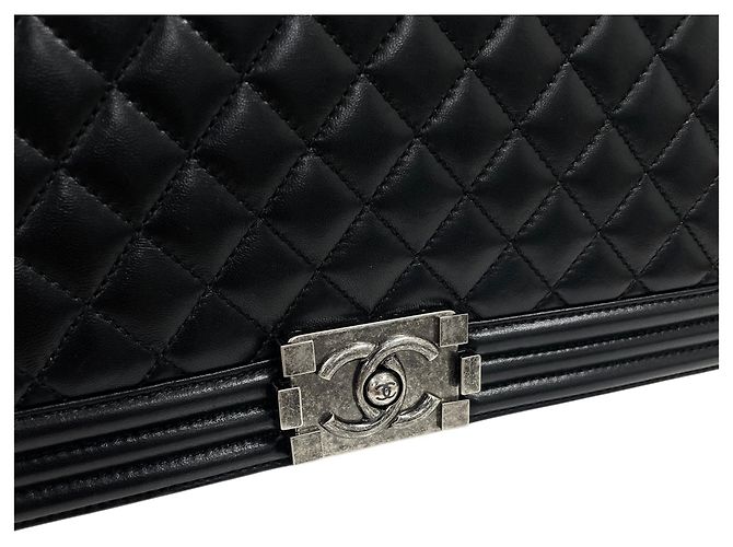 Chanel Boy Large Schultertasche aus Lammleder mit Vintage-Silberkette Schwarz - Ansicht 4