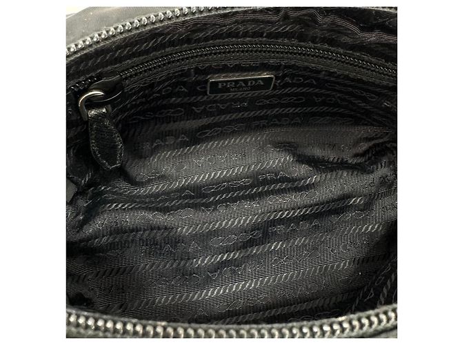 Prada Nylon-Clutch mit Dreieckslogo Schwarz - Ansicht 10