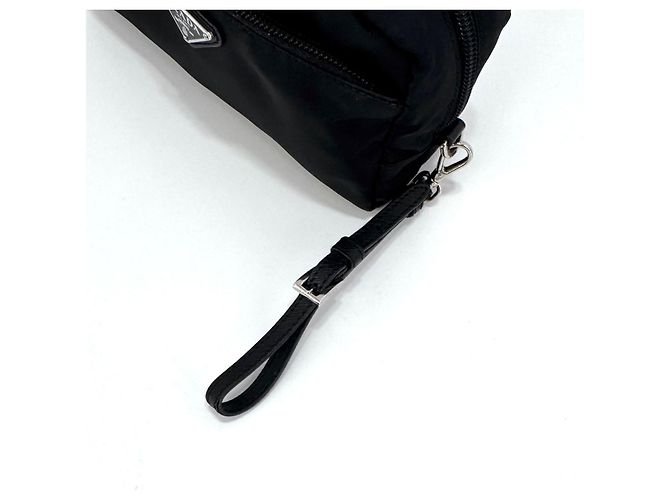 Prada Nylon-Clutch mit Dreieckslogo Schwarz - Ansicht 11