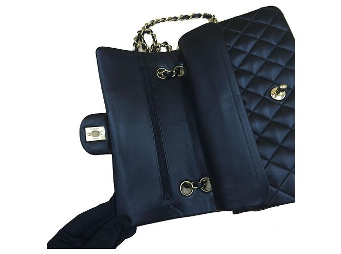 Chanel Borsa Classic Medium Flap in pelle d'agnello con catena dorata Nero - vista 17