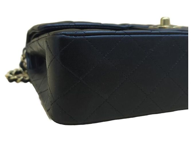 Chanel Borsa Classic Medium Flap in pelle d'agnello con catena dorata Nero - vista 6