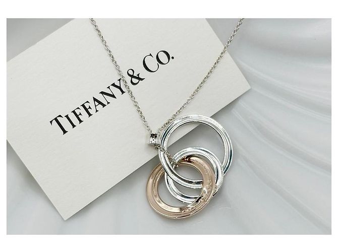 Tiffany & Co Collana con pendente a tre cerchi intrecciati Tiffany Rubedo Argento - vista 3