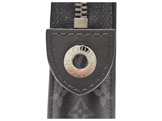 Louis Vuitton Borsa a Pochette Voyage Eclipse Reverse Pushette Nero - vista 11