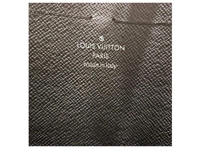 Louis Vuitton Borsa a Pochette Voyage Eclipse Reverse Pushette Nero - vista 9