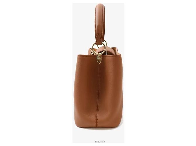 Louis Vuitton Borsa Tote e a Tracolla Capucines MM Soft Cognac Marrone - vista 2