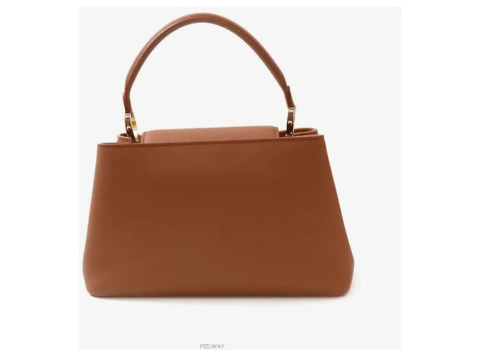 Louis Vuitton Borsa Tote e a Tracolla Capucines MM Soft Cognac Marrone - vista 3