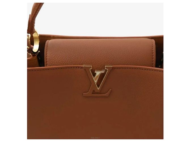 Louis Vuitton Borsa Tote e a Tracolla Capucines MM Soft Cognac Marrone - vista 6