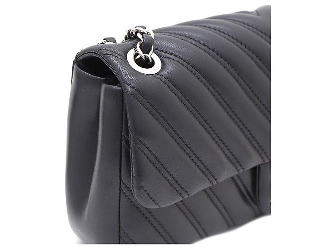 Chanel Borsa a spalla e borsa crossbody Classic in chevron in pelle di agnello Nero - vista 4