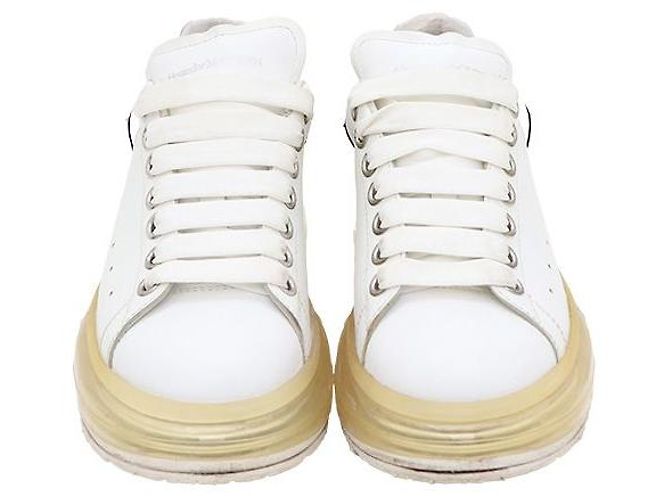Alexander Mcqueen Sneakers con suola trasparente borchiata Bianco - vista 2