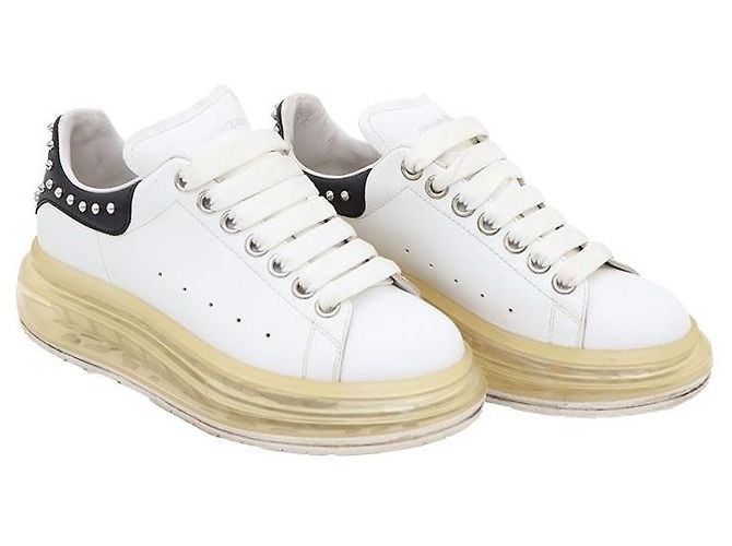 Alexander Mcqueen Sneakers con suola trasparente borchiata Bianco - vista 3