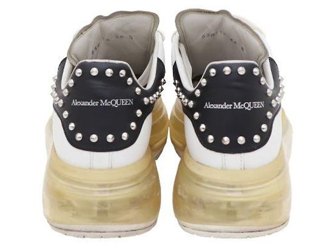 Alexander Mcqueen Sneakers con suola trasparente borchiata Bianco - vista 4