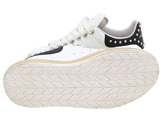 Alexander Mcqueen Sneakers con suola trasparente borchiata Bianco - vista 5