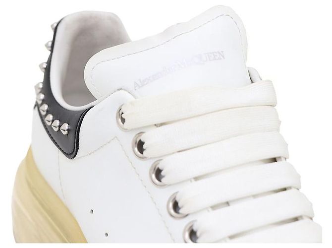 Alexander Mcqueen Sneakers con suola trasparente borchiata Bianco - vista 7