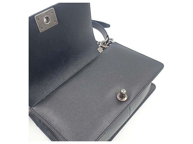 Chanel Caviar Boy Bag Medium Nero - vista 11